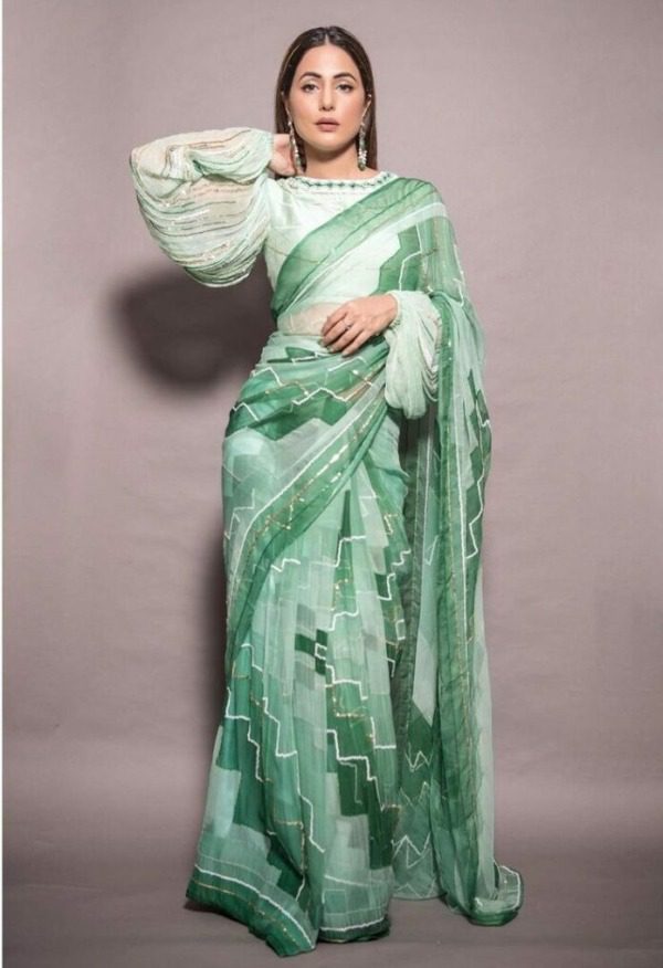 photoshoot poses for girl in saree
